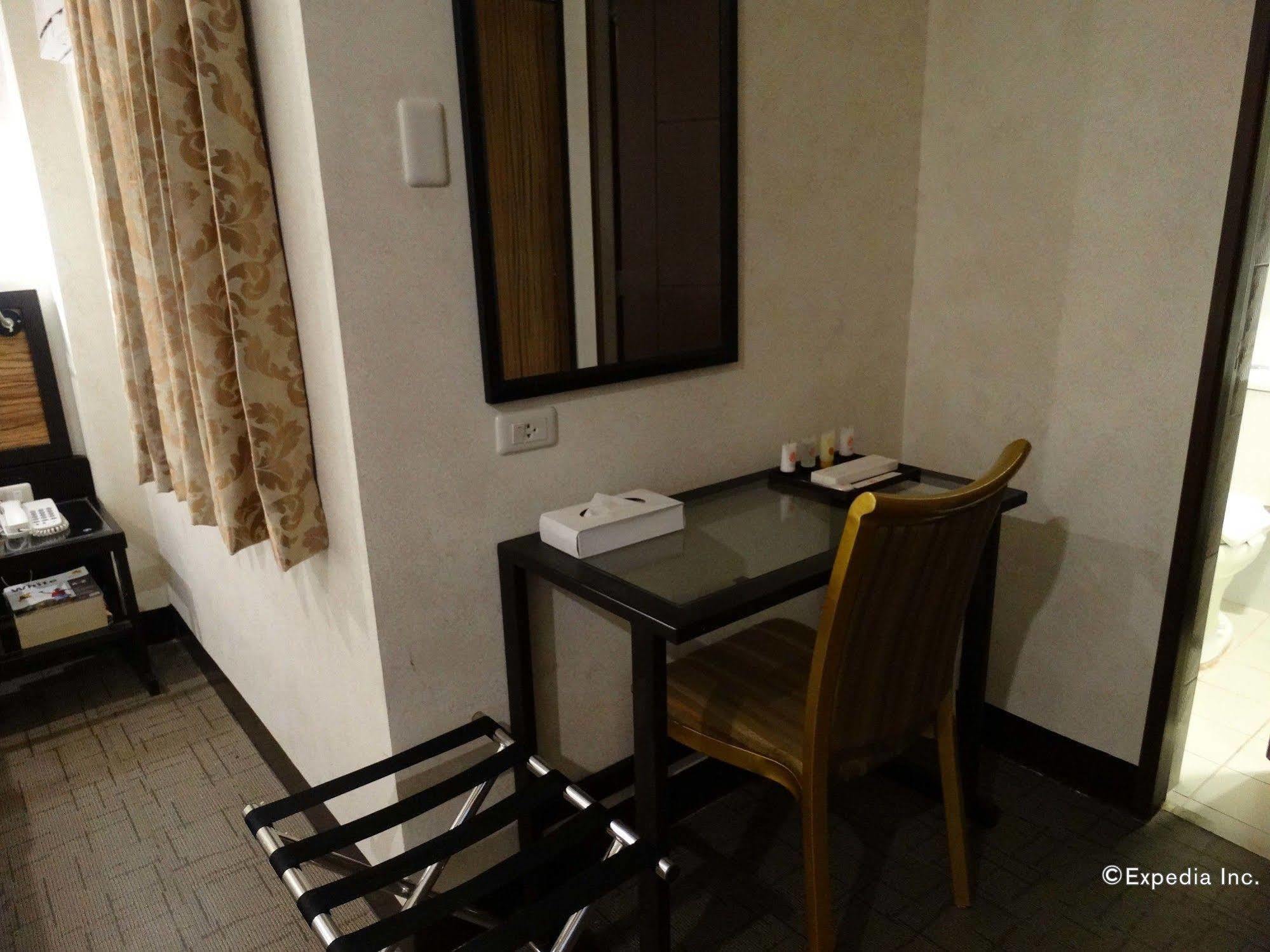 D Circle Hotel Manila Exterior photo