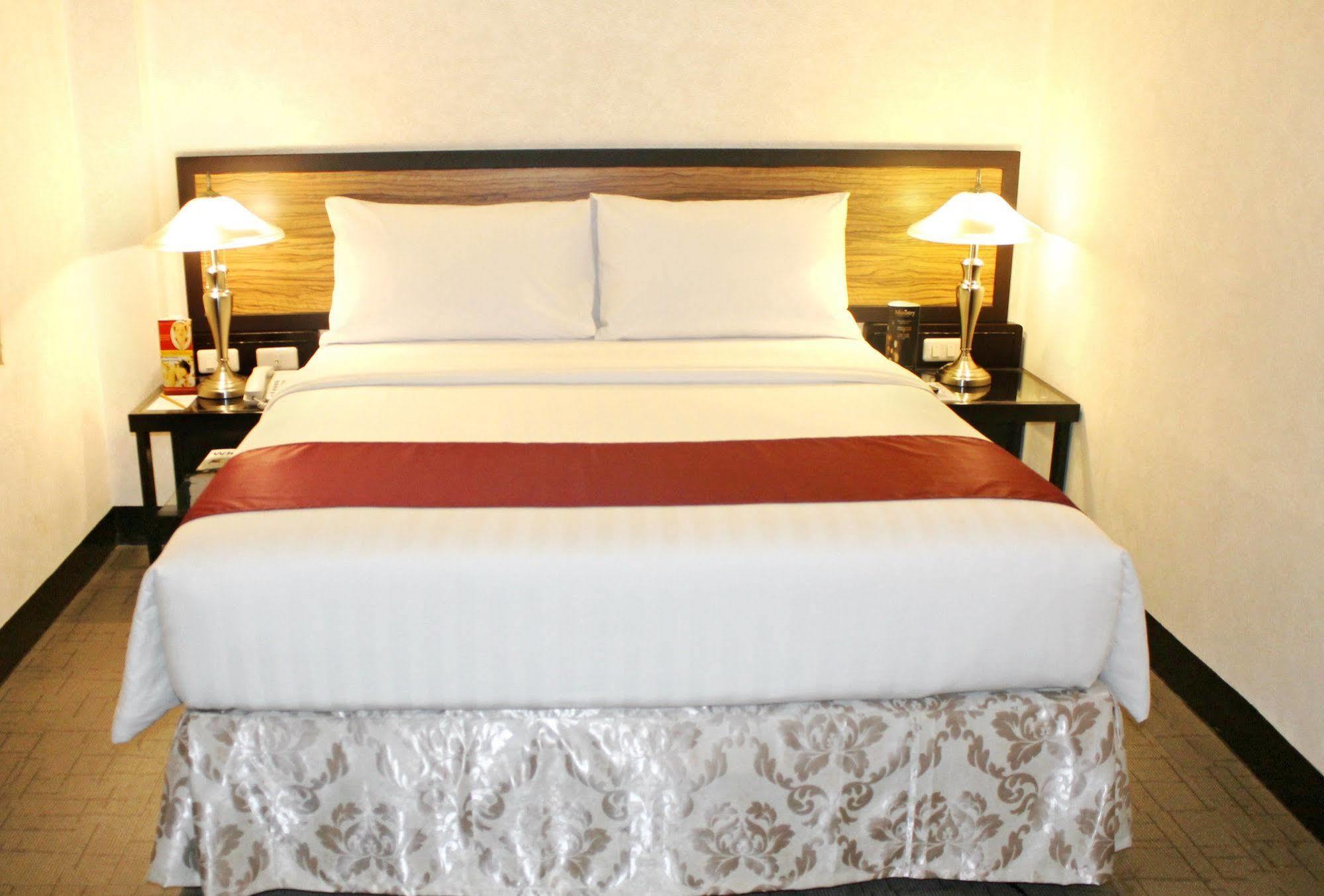 D Circle Hotel Manila Exterior photo