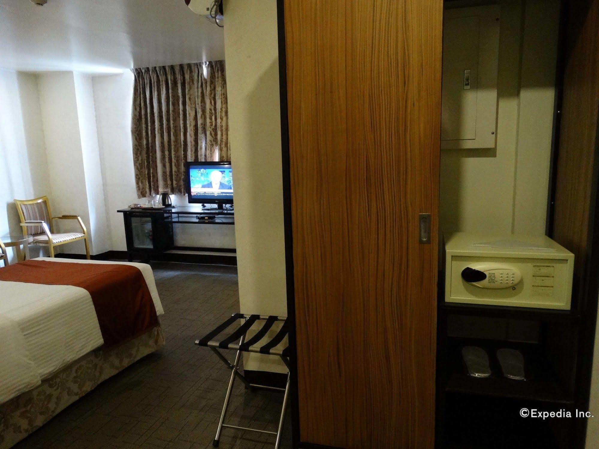 D Circle Hotel Manila Exterior photo
