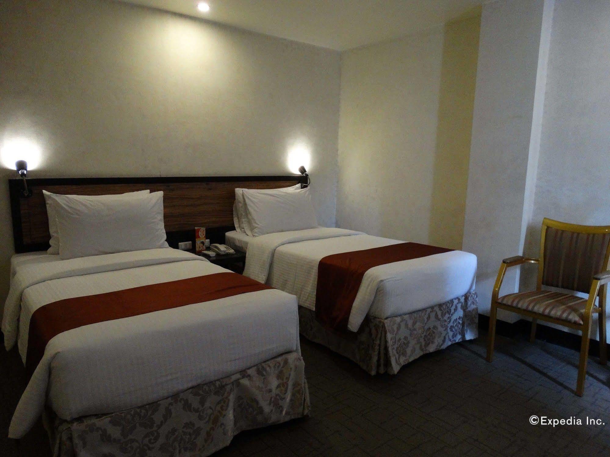 D Circle Hotel Manila Exterior photo