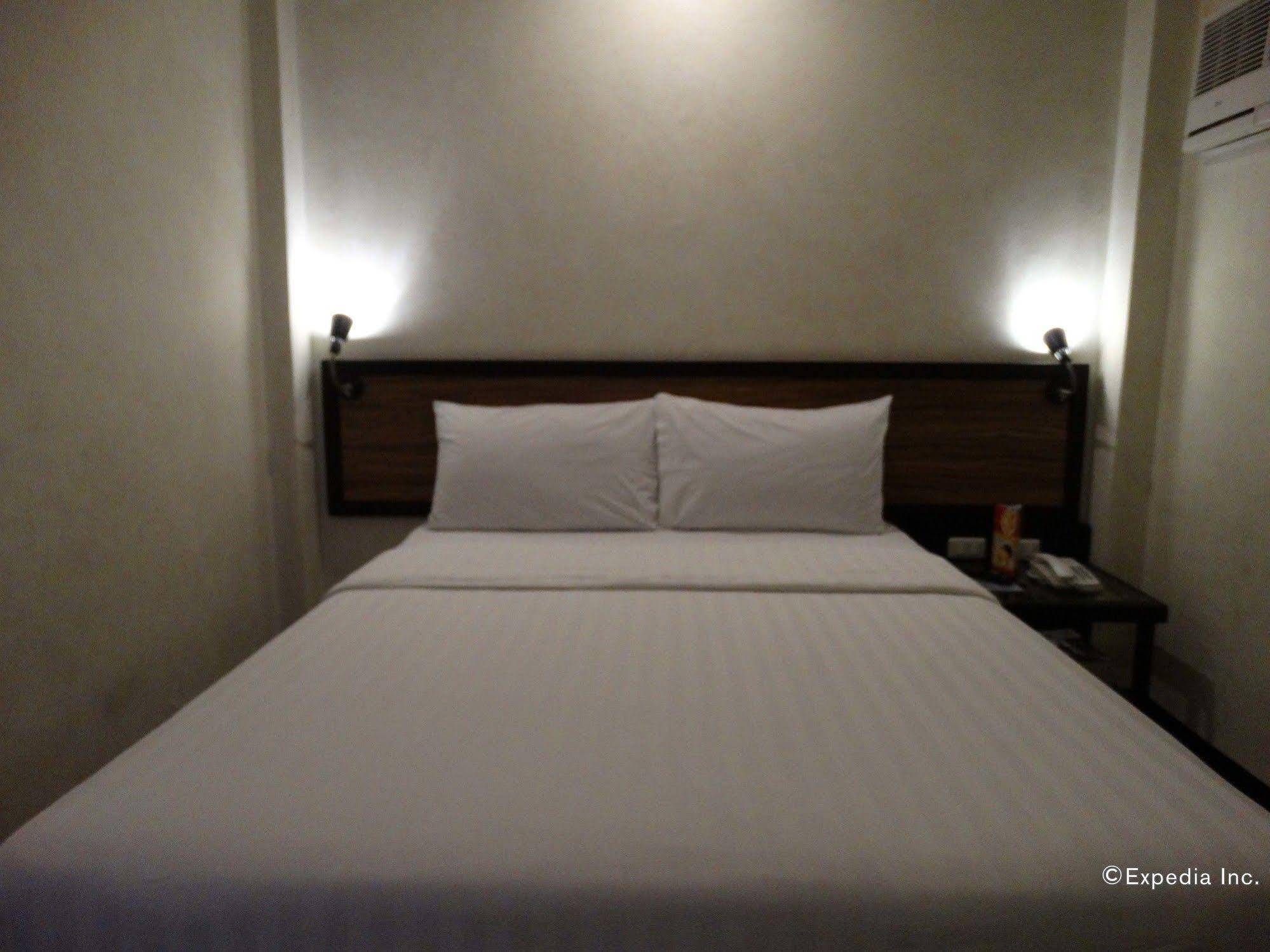 D Circle Hotel Manila Exterior photo
