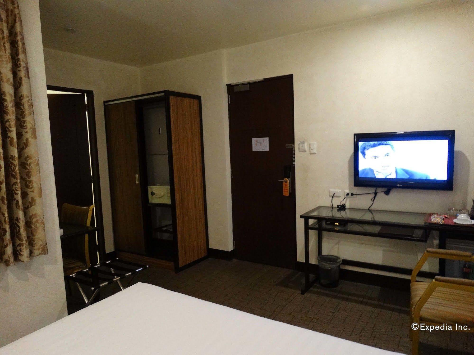 D Circle Hotel Manila Exterior photo