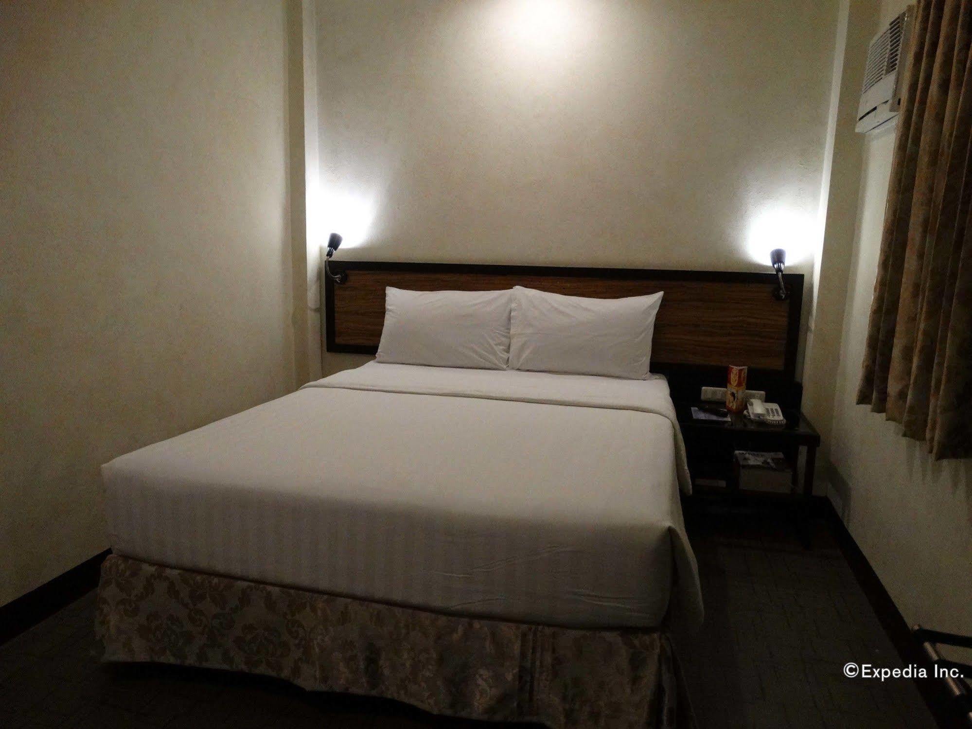 D Circle Hotel Manila Exterior photo