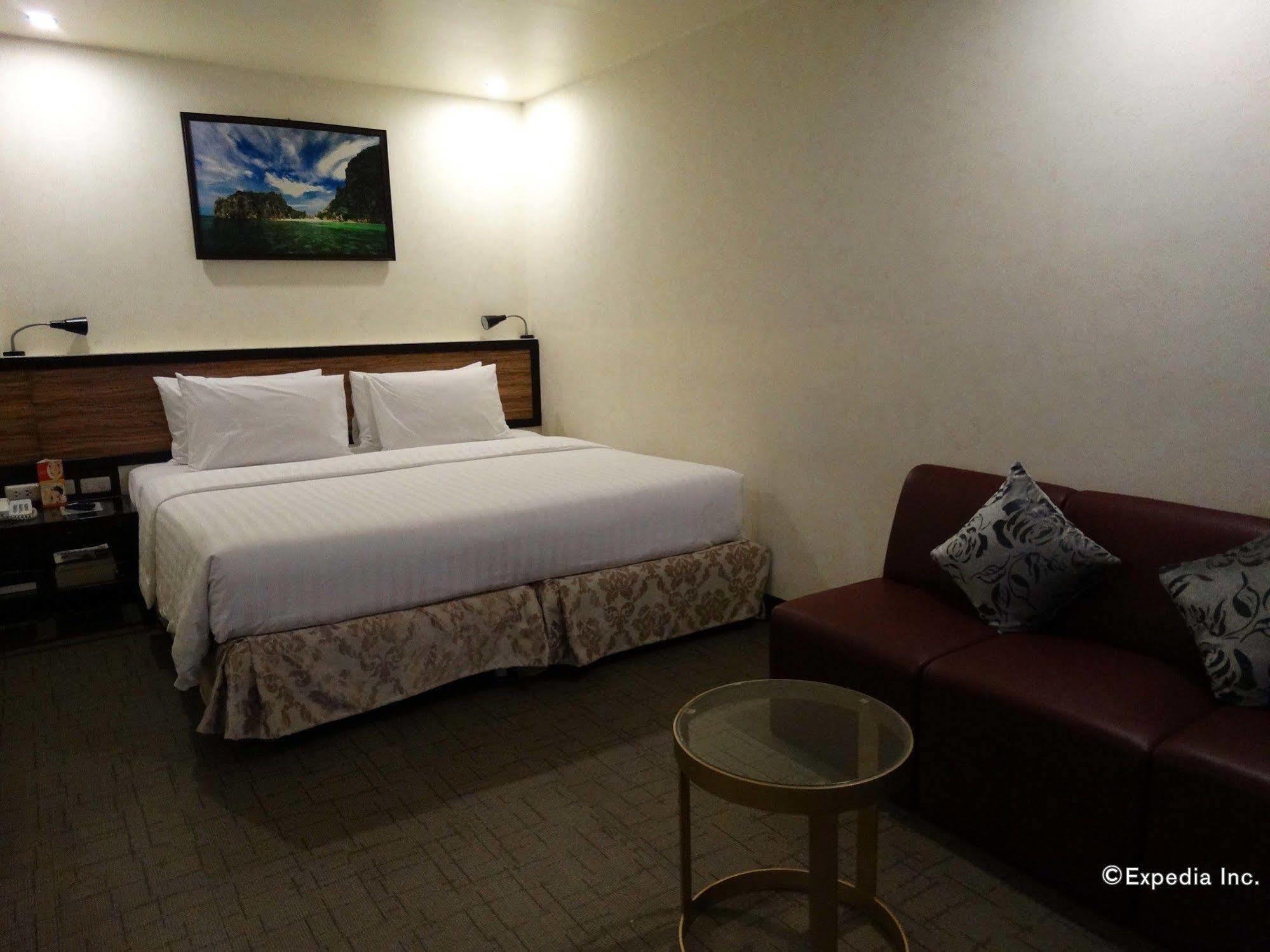 D Circle Hotel Manila Exterior photo