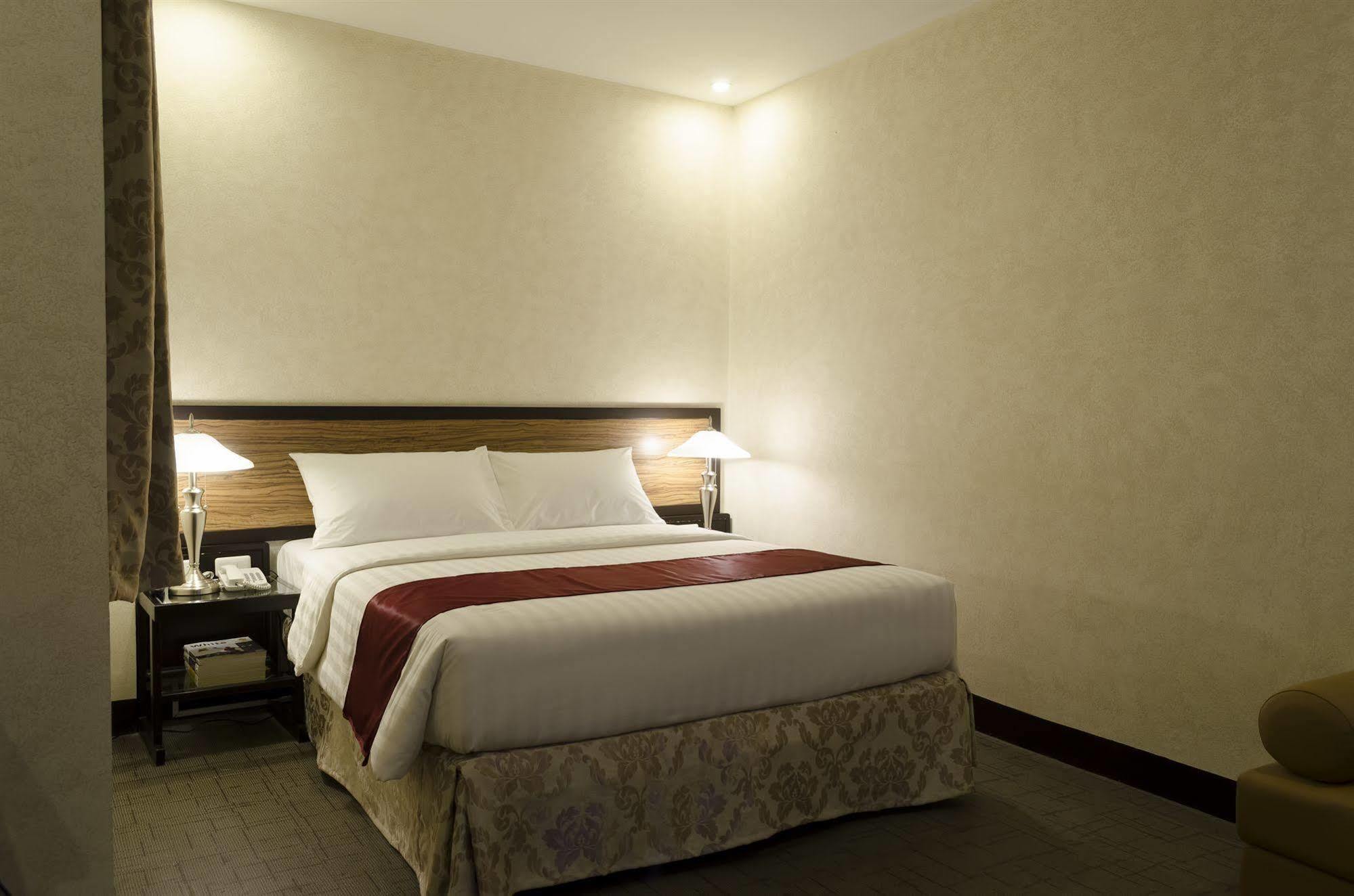 D Circle Hotel Manila Exterior photo