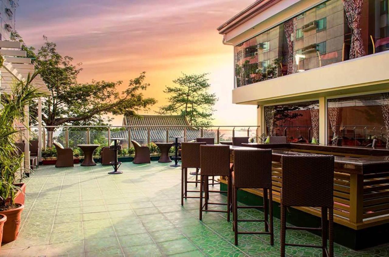 D Circle Hotel Manila Exterior photo